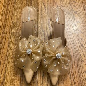 Jeffrey Cambell/Free People Beige Cocktail 2 inch heel pump. Size 9. New!